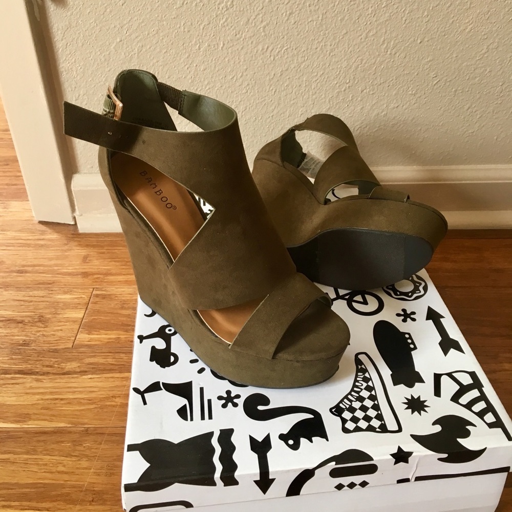 Army Green Wedge Sandals. NWOT